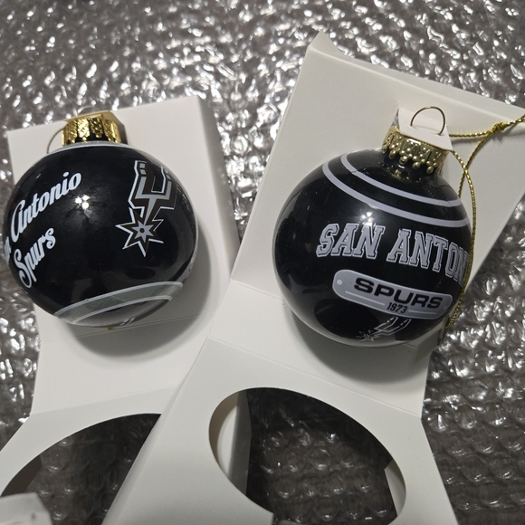 Lot of 2 San Antonio Spurs Ornament Glass Ball happy holiday ornaments - Picture 3 of 5